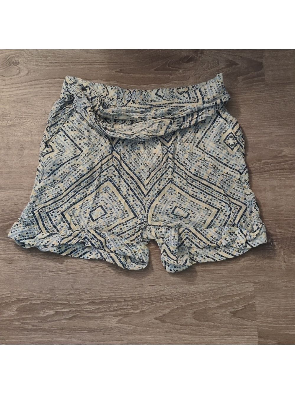 Free People Ivory Combo Rayon Cuffed Shorts Size Medium - Picture 2 of 10